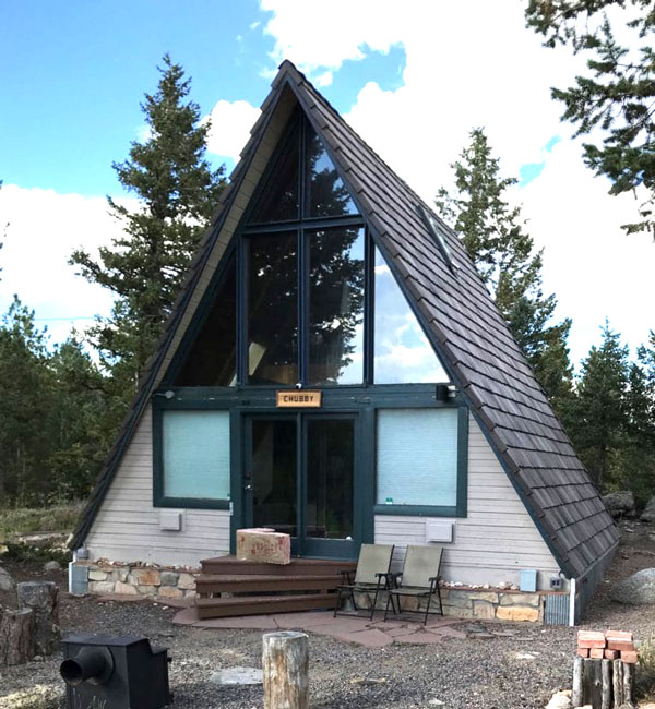 A-Frame cabin in Nederland, CO, with DaVinci roofing composite shake shingles
